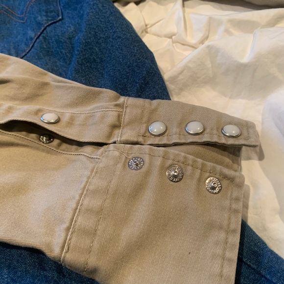 Wrangler Vintage Denim and Khaki Contrast Sleeve Pearl Snap Western Shirt - Picture 4 of 6